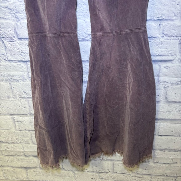 We The Free Pants Womens 29 Plum Purple Corduroy Flare Raw Hem Free People - Picture 10 of 16